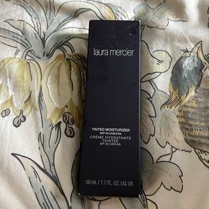Brand new Laura Mercier Tinted Moisturizer - SPF 20. Color 2W2 Nude.